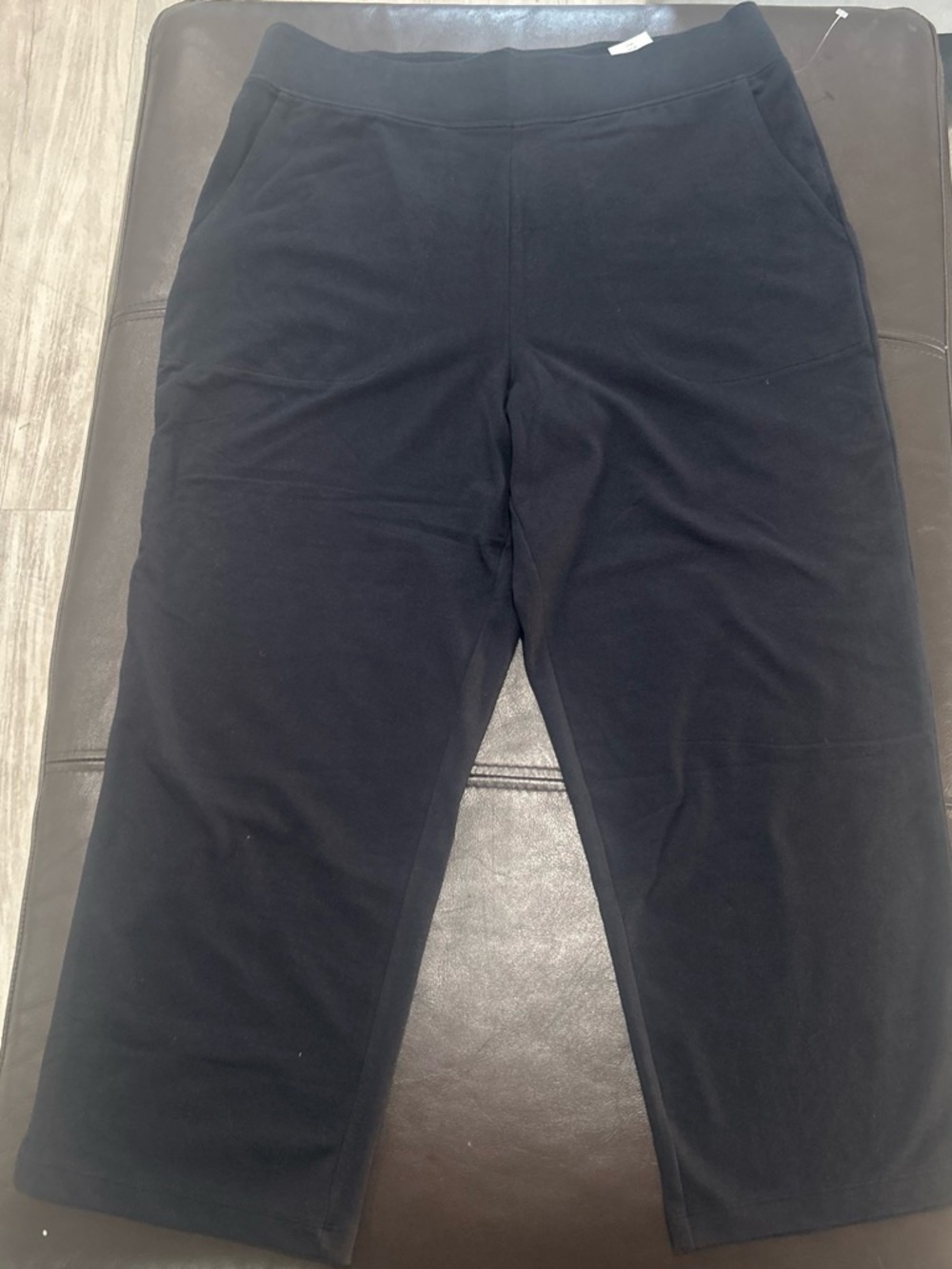 Women's Black Pull-On Capri Pants